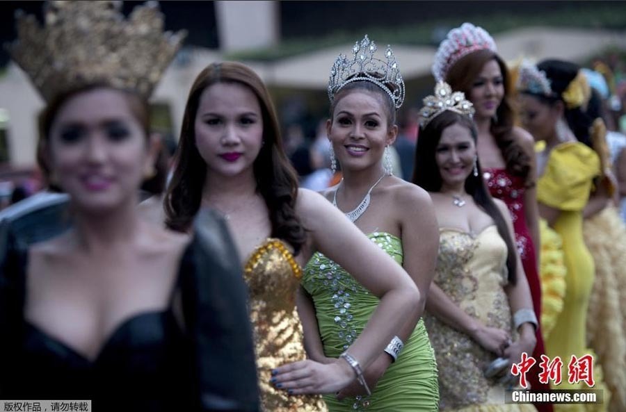 菲律宾变性人盛装游街 庆祝第9届国际不再恐同日