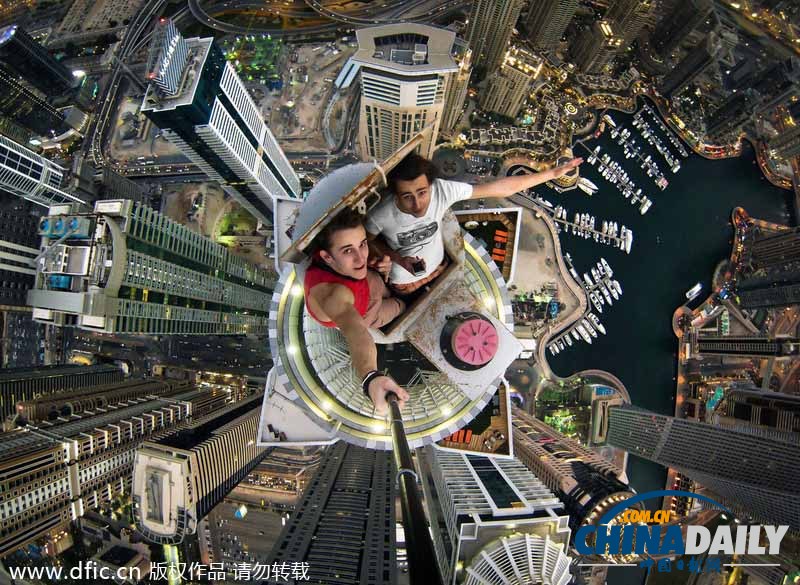 俄19岁摄影师行走迪拜高楼顶端玩自拍