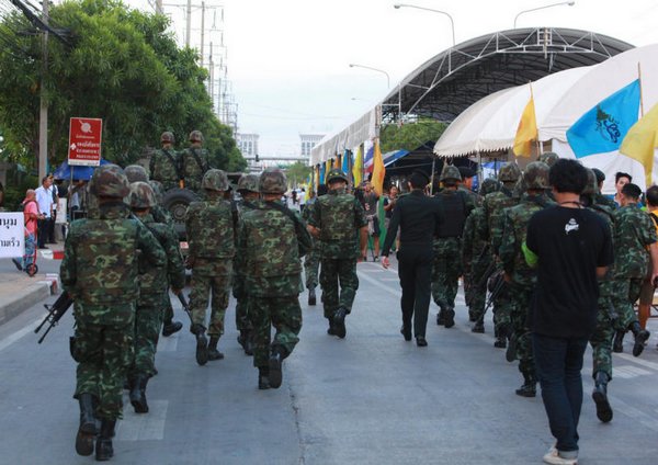 泰国军方发动政变后禁止155人离境 包括英拉及家属