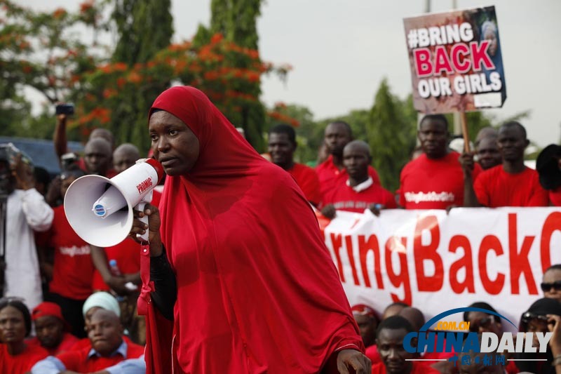 尼日利亚民众游行要求政府拯救被绑数百女学生