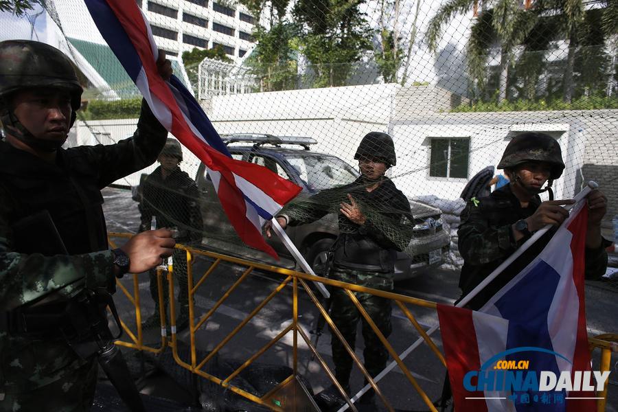 泰国士兵拆除示威聚集地 英拉应军方传唤报到（高清组图）