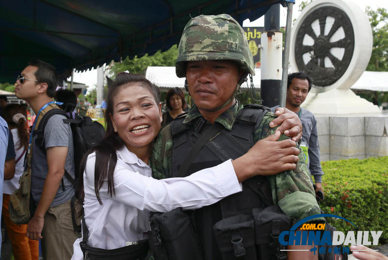 泰国军方政变引发民众抗议 示威营地被清场