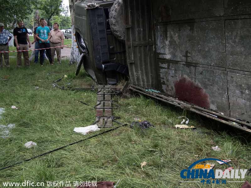 乌当局空袭致东部严重伤亡 亲俄分子遗体堆满停尸房