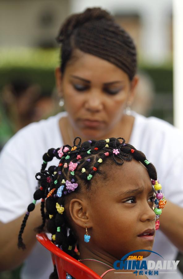 哥伦比亚举行非洲式发型大赛 华丽造型夺人眼球