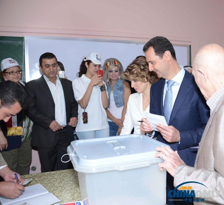 叙利亚总统巴沙尔夫妇参加总统大选投票