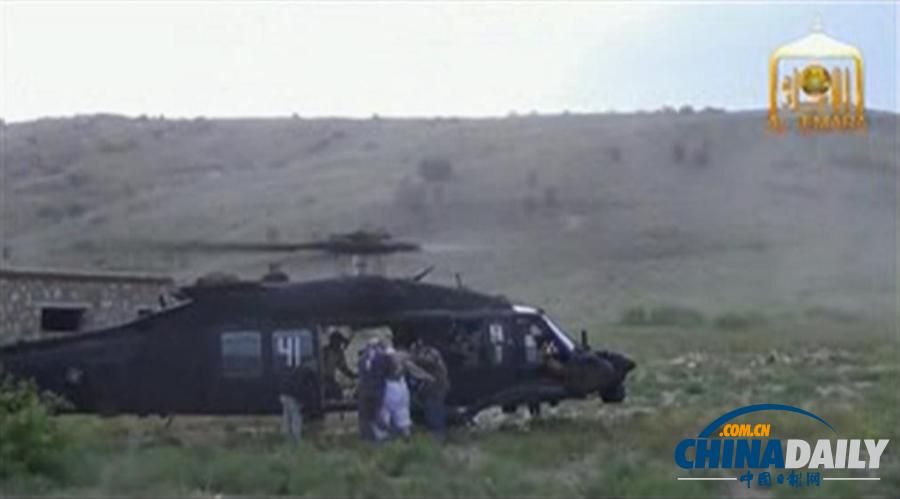 塔利班公开移交美军士兵视频 黑鹰直升机接走获释士兵
