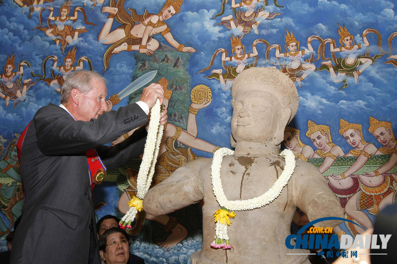 美国向柬埔寨归还遭掠夺佛像 约为公元10世纪所造