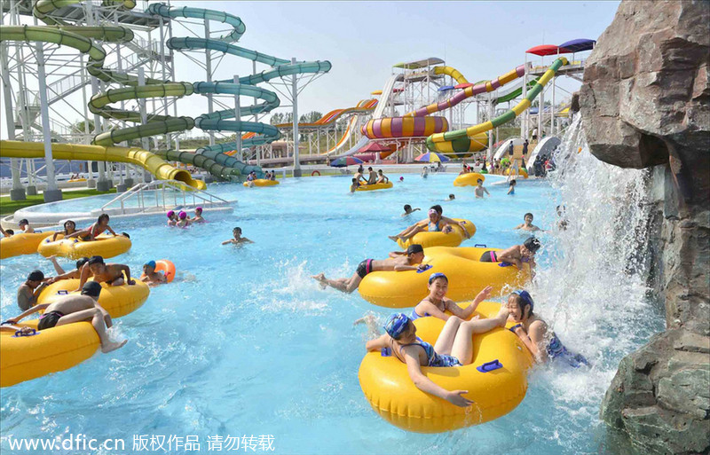 朝鲜迎来高温天气 儿童夏日戏水享清凉