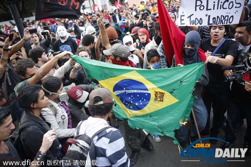 世界杯揭幕战打响 巴西全国抗议再掀新高潮
