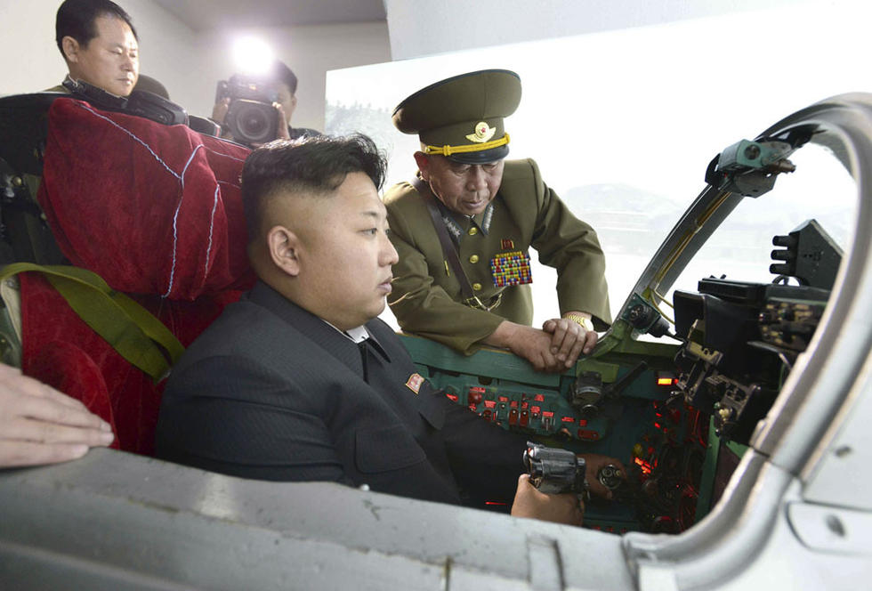 5月14日,金正恩视察朝鲜人民空军.
