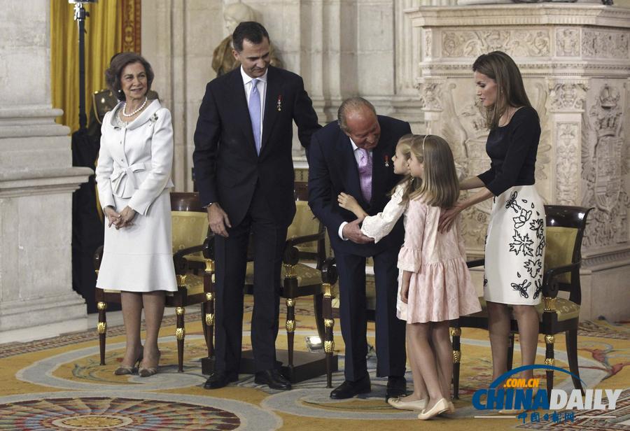 西班牙国王正式退位 新国王登基典礼在即