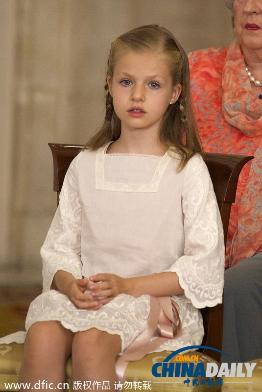 西班牙8岁小公主成欧洲最年幼王储 倾城之姿夺人眼球