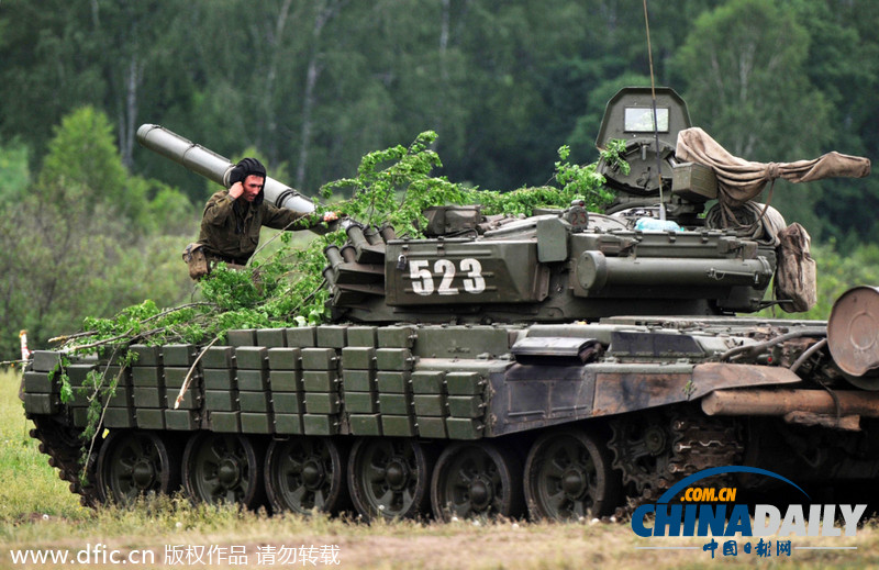 乌克兰紧张局势持续 俄罗斯举行军演