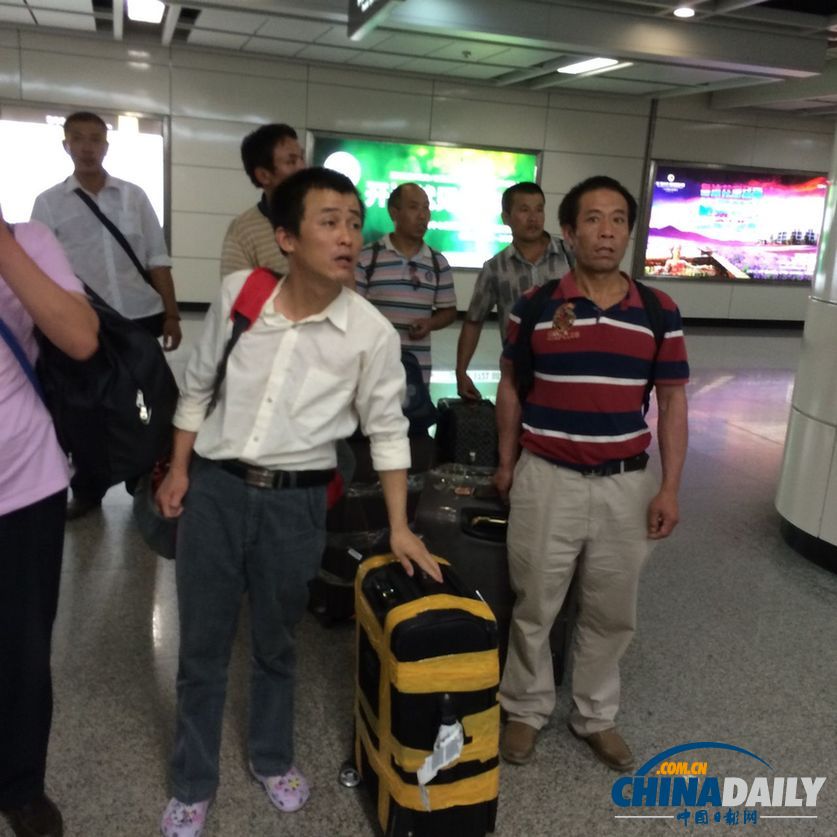 第一批从伊拉克撤回来的中国工人回到广州
