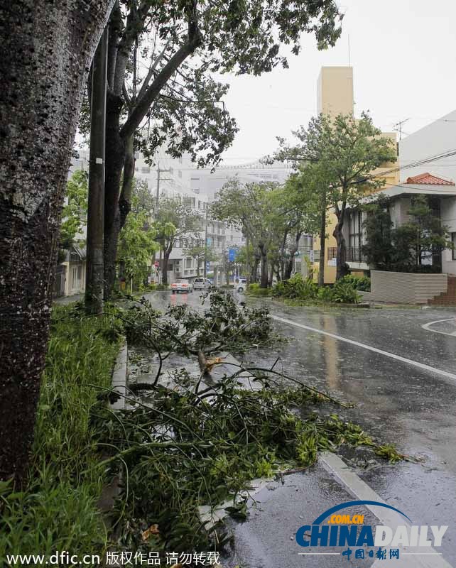 超强台风“浣熊”袭击日本 冲绳地区降暴雨