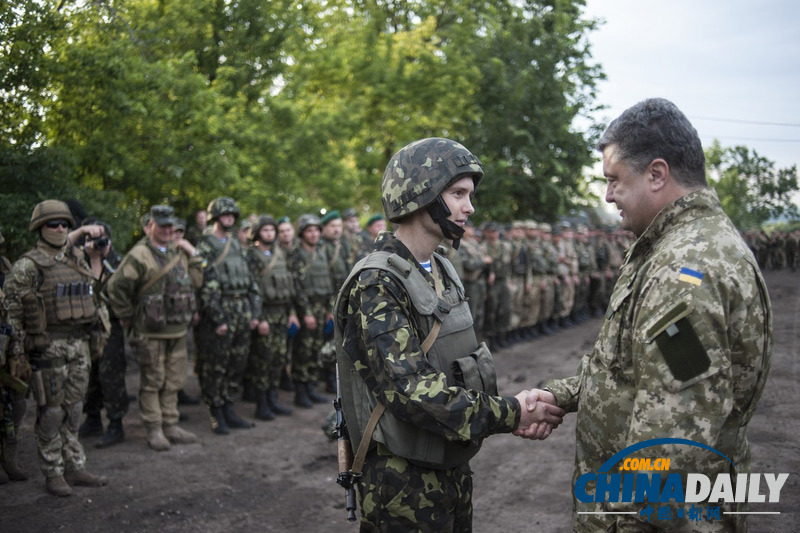 乌克兰总统前线视察安保严密 季莫申科献血“反恐”