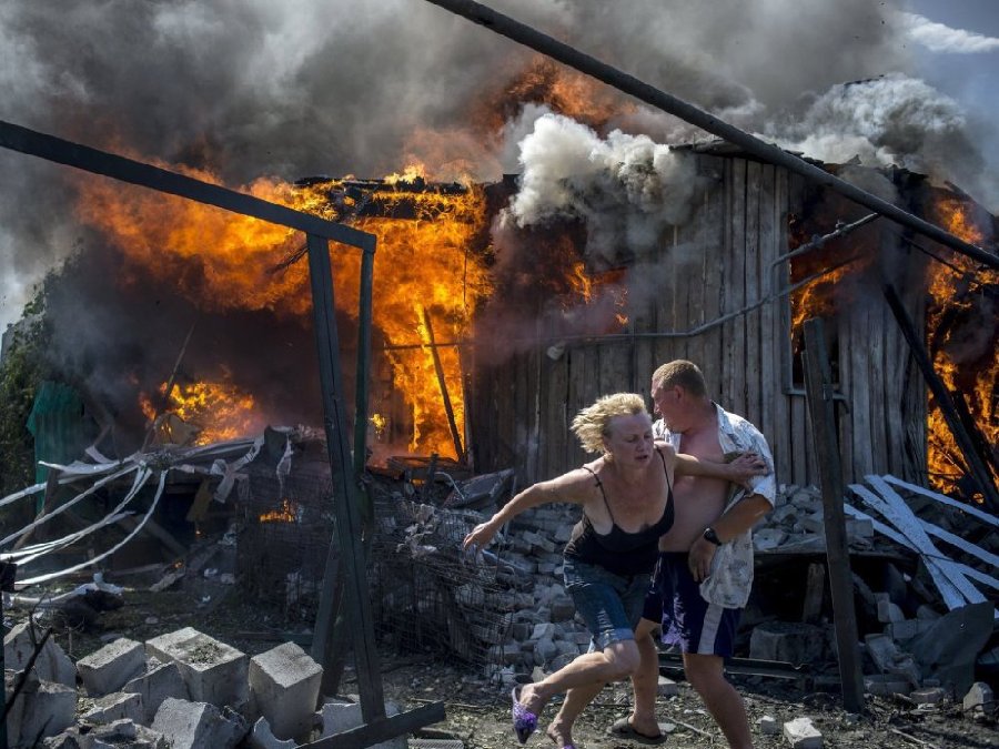 “同室操戈”乌克兰事件图片展在莫斯科开幕 旨在反战