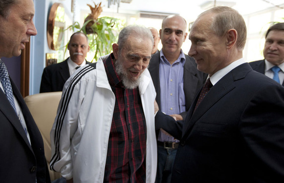 俄总统普京访问古巴 与老卡斯特罗会面