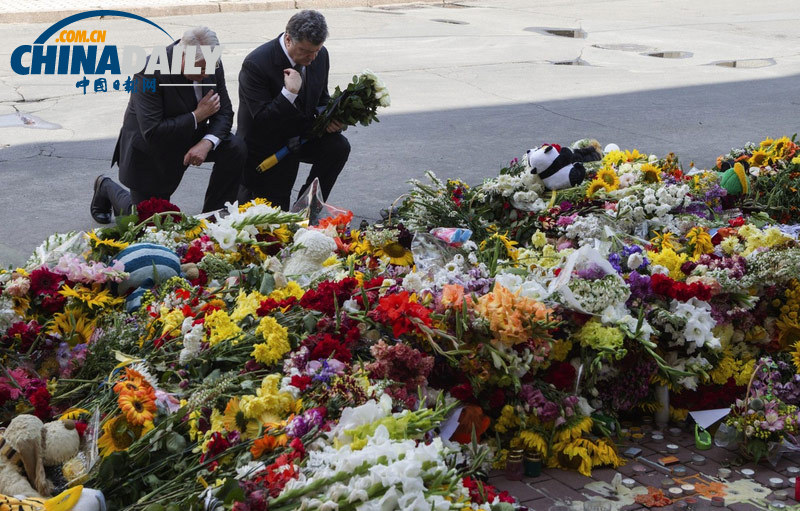 乌总统悼念遇难者 俄公布证据指乌军击落马航客机