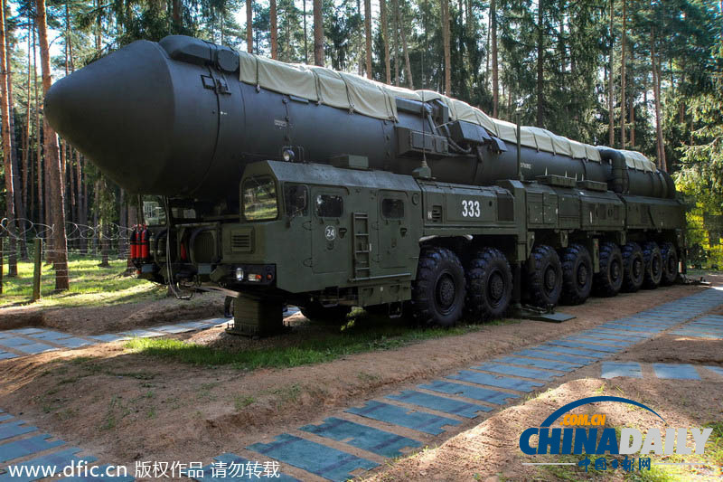 俄罗斯国防部长视察战略导弹部队 移动地面导弹系统曝光