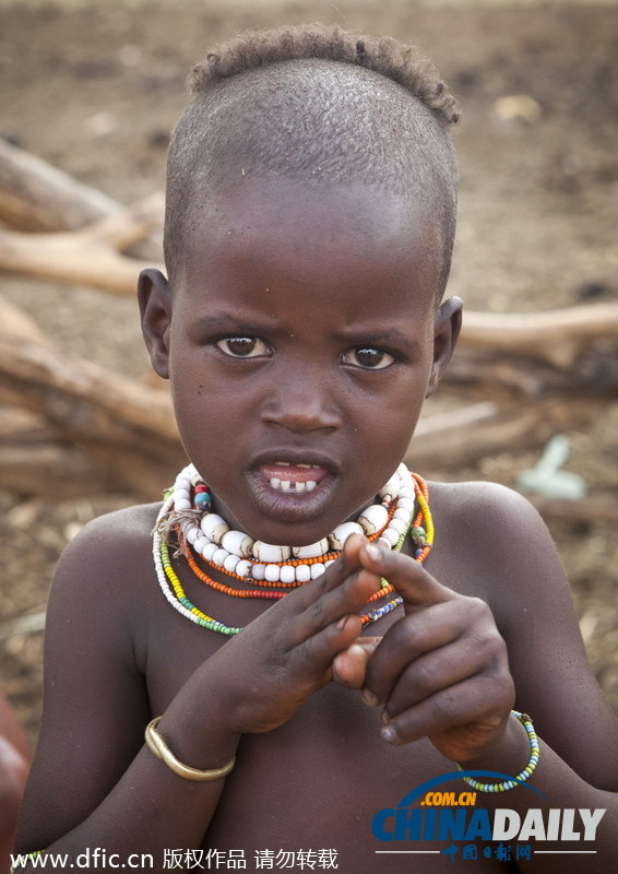走进埃塞俄比亚奥莫河谷 拯救部落“被诅咒”儿童