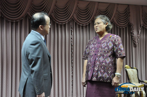 泰国诗琳通公主会见中国大使代办 向云南灾区捐款
