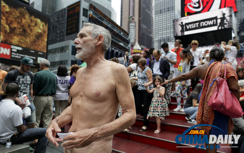 美一官员反对禁止裸体 身体力行裸身发表演讲