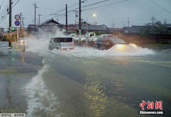 台风“夏浪”横扫日本西部 城市变“泽国”(图)