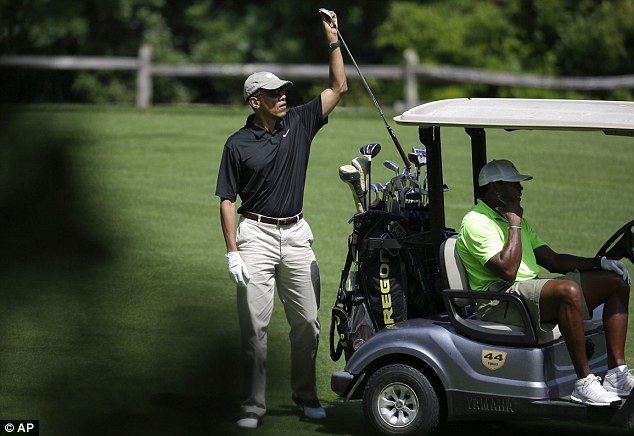 不受伊拉克战争影响 奥巴马照常休假打高尔夫