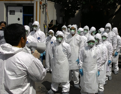 胡志明市进行埃博拉感染病人防治演习