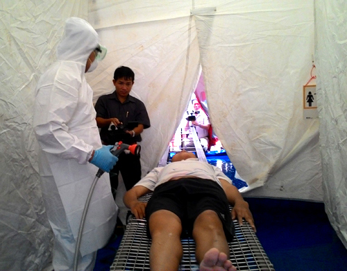 胡志明市进行埃博拉感染病人防治演习