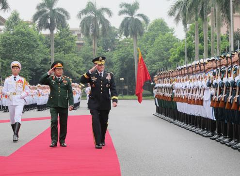 美国三军参谋长联席会议主席登普西首次访问越南