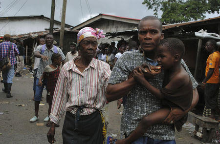 利比里亚埃博拉病毒隔离区爆发动乱 警方开枪镇压