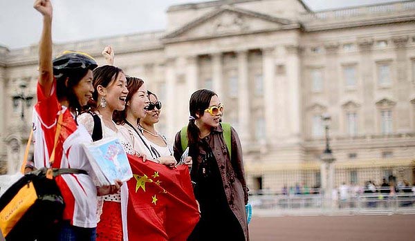 外媒：中国去年出境人次超1亿 旅游留学牵动世界