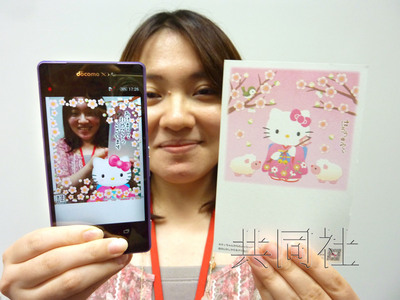 日本邮便2015贺年卡可通过APP与凯蒂猫合影