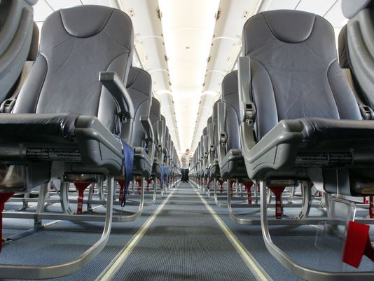 美国又发生高空座椅调节争端 飞机中途备降