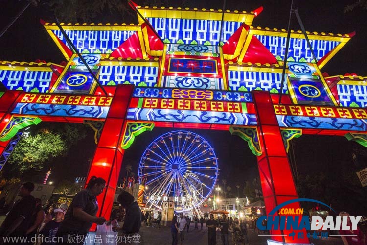 美洛杉矶县博览会举行 中国传统花灯亮相绚丽夺目