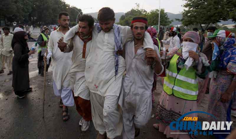 巴基斯坦抗议者冲击总理府 300余人伤