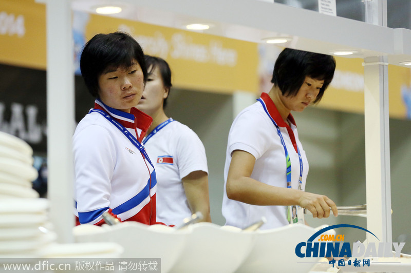 仁川亚运会进入倒计时 朝鲜运动员在韩餐厅用餐
