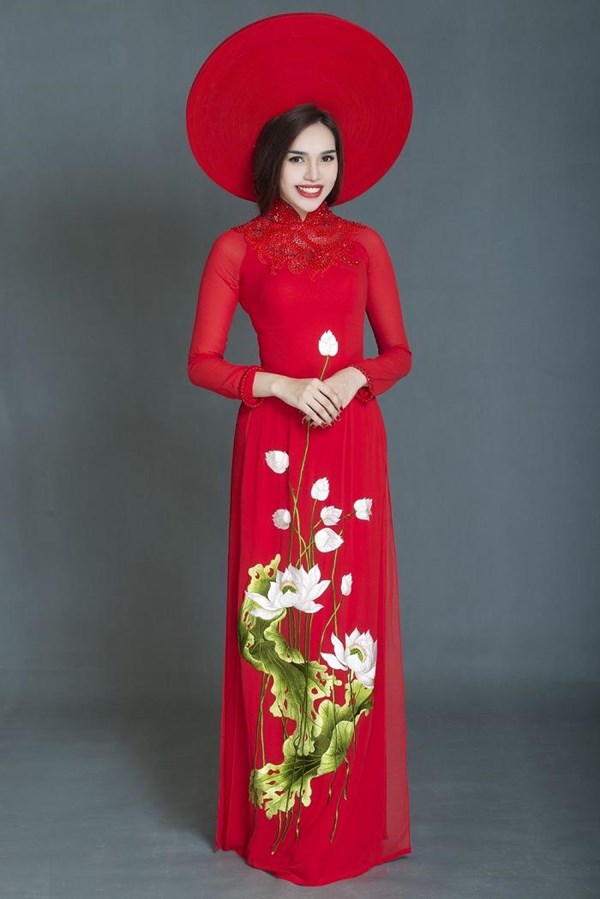 东南亚花后着民族服装 推广越南文化