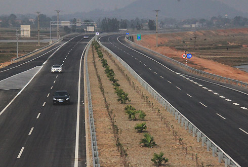 越南最长高速公路通车 全长245公里