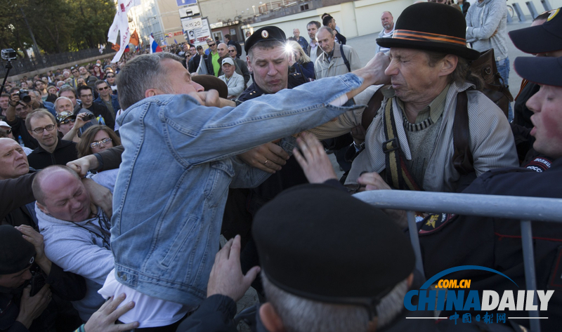 莫斯科举行反战集会 支持者和反对者激烈冲突