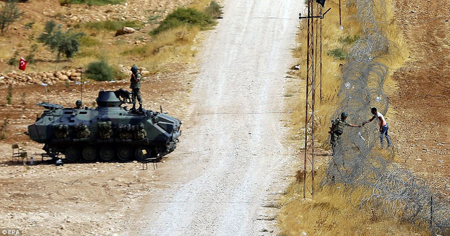 土耳其派坦克压境 叙利亚难民逃亡路遇阻
