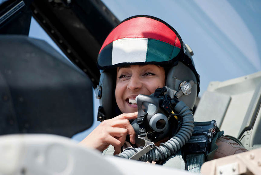 阿联酋首位女飞行员 率阿战机群空袭IS极端分子