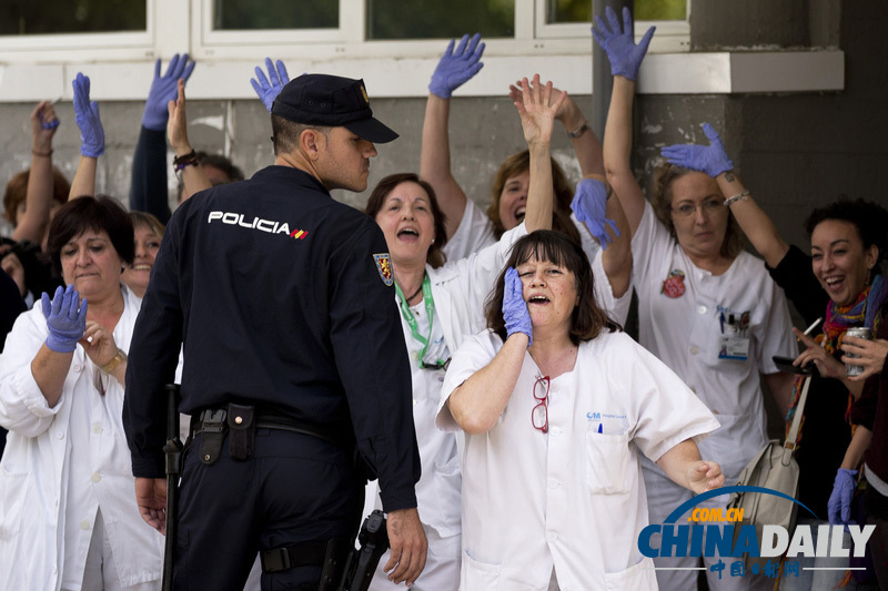 西班牙首相造访埃博拉患者诊治医院 遭医护人员抗议