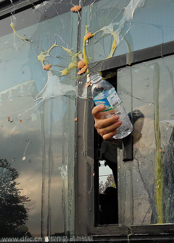 "脱北者"反朝活动遭"夹攻"扭打倒地