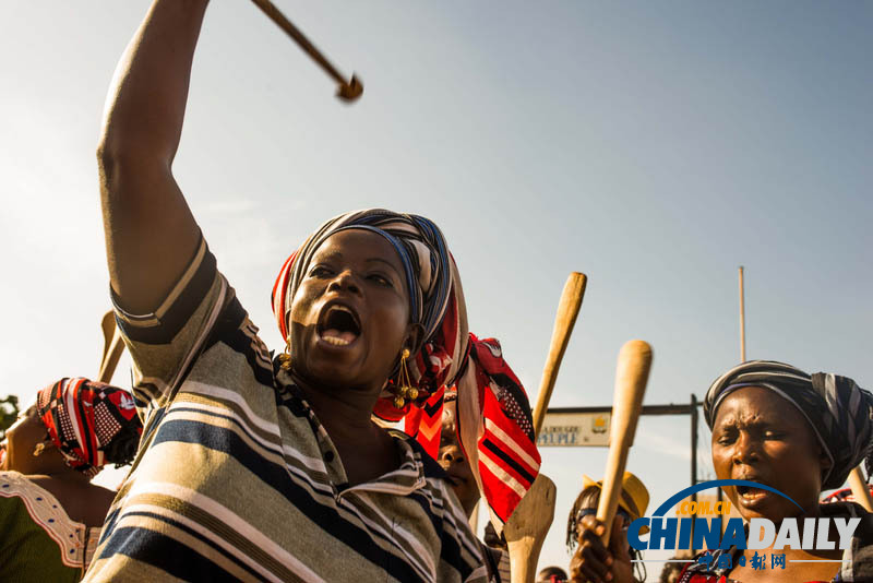 布基纳法索军方宣布夺权宵禁民众抗议 法国民众支持