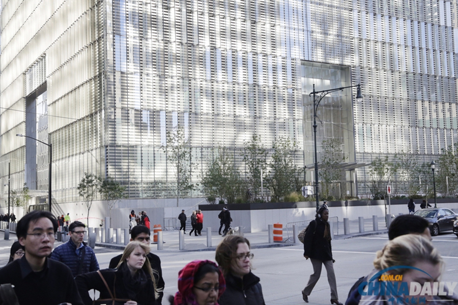 纽约世贸中心13年后重新开放 迎来首批商户