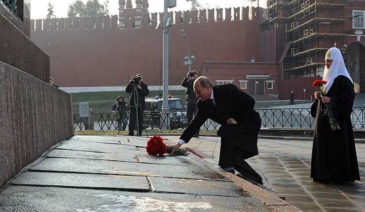 俄迎来民族团结日 普京向米宁和波扎尔斯基纪念碑献花