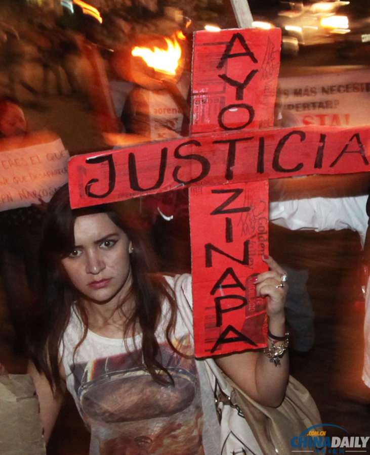 墨西哥数千人游行抗议43名学生失踪案